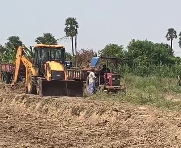 వేగూరులో అనుమతులు లేకుండానే మట్టి రవాణా - Udayam