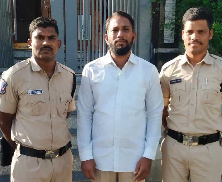 అరెస్టులతో ప్రశ్నించే గొంతును నొక్కలేరు: పల్లయ్య - Udayam