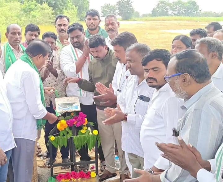 వడ్ల కొనుగోలు కేంద్రాలు ప్రారంభించిన ఎమ్మెల్యే - Udayam