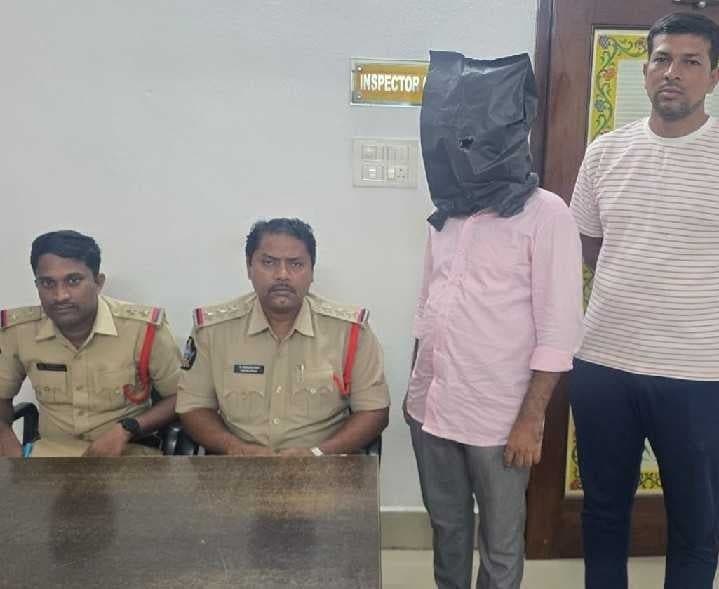 పిడుగురాళ్లలో గంజాయి విక్రయం.. వ్యక్తి అరెస్ట్ - Udayam