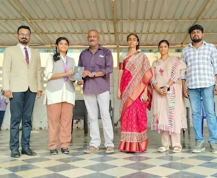 గూడూరులో రచయితగా 9వ తరగతి విద్యార్థిని - Udayam