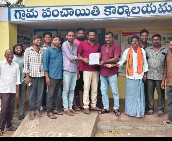సాగునీటి కాలువలో మురుగునీరు - Udayam