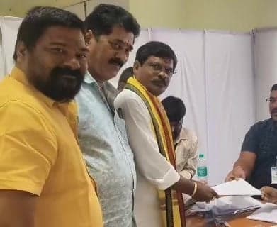 బొబ్బిలిలో తొలి నామినేషన్ దాఖలు - Udayam