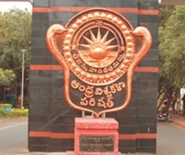 ఏయూలో సమాచార కేంద్రం లేక ఇబ్బందులు - Udayam Digital
