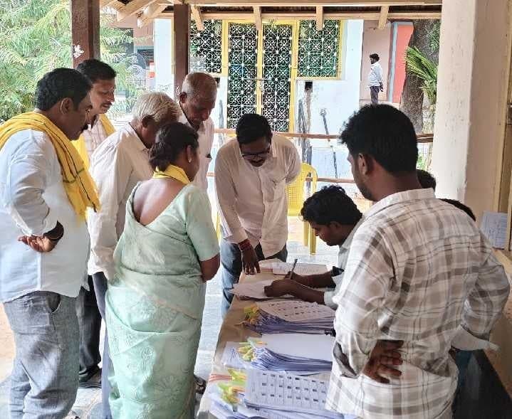 పత్తికొండలో 20 స్థానాలకు 86 నామినేషన్లు - Udayam