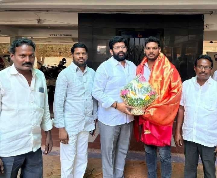 జక్కంపూడి రాజాతో యువనేతల భేటీ - Udayam