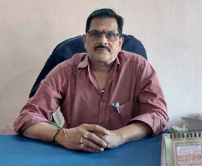 ఎన్నికల సిబ్బంది పోస్టల్ బ్యాలెట్ తీసుకోండి - Udayam