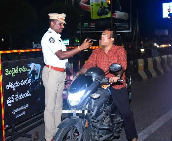 విజయవాడలో డ్రంక్ డ్రైవ్.. 4 మందికి జైలు - Udayam