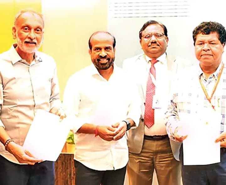 పేద మెడికోలకు స్కాలర్షిప్లు - Udayam Digital