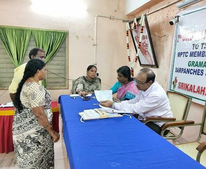 శ్రీకాళహస్తి మండలంలో 9 నామినేషన్లు - Udayam