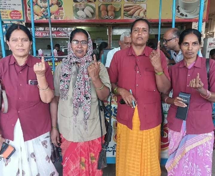 నాగర్కర్నూల్ డిపోలో ఎన్నికల సందడి - Udayam