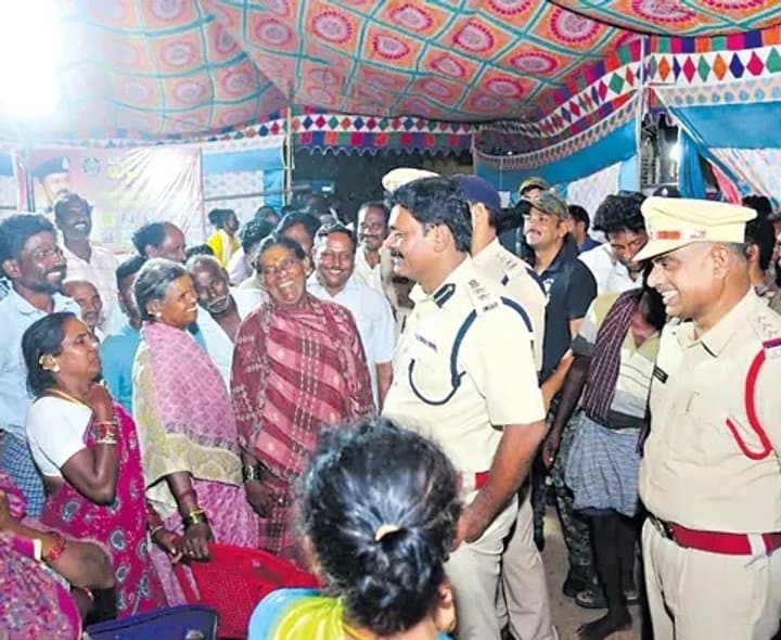 305 గ్రామాల్లో పోలీసుల పల్లెనిద్ర - Udayam