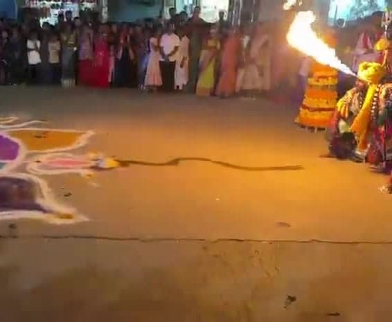 లింగాలలో ఆకట్టుకున్న భక్తుల విన్యాసాలు - Udayam