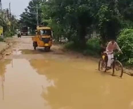 సంగారెడ్డిలో అధ్వానంగా అంతర్గత రోడ్లు - Udayam