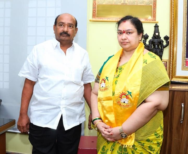 వెంకటగిరి ఛైర్మన్ అభ్యర్థిగా శారద - Udayam