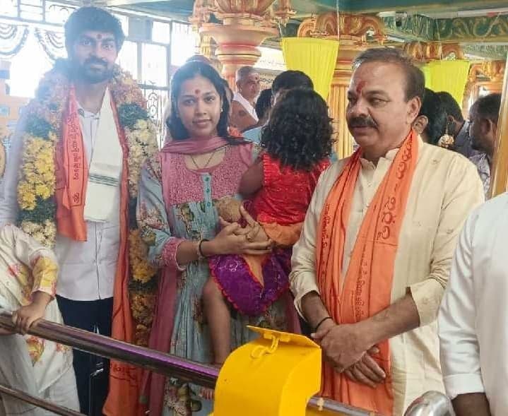 వర్గల్ సరస్వతి క్షేత్రంలో రంజిత్రెడ్డి పూజలు - Udayam