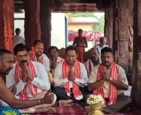 వరుణయాగం నిర్వహించిన లక్ష్మీ నరసింహస్వామి ఆలయం - Udayam