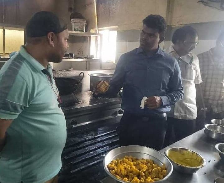 కుంభకర్ణ రెస్టారెంట్ సీజ్ - Udayam