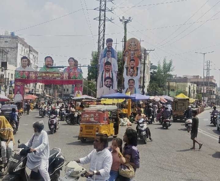 మల్కాజిగిరిలో దసరా షాపింగ్ సందడి - Udayam