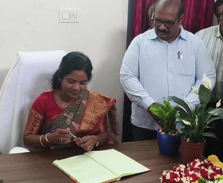 వేములకోట జడ్పీ ప్రత్యేక అధికారిగా కలెక్టర్ - Udayam