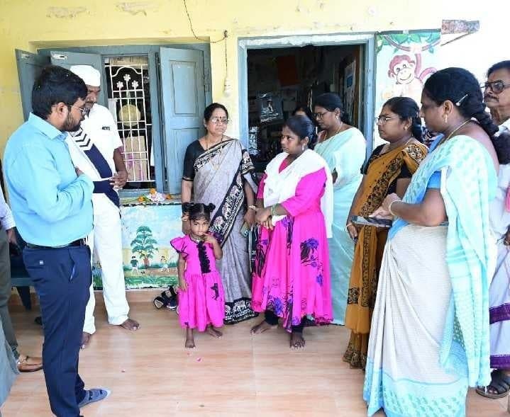 పిల్లల అభివృద్ధిని రోజూ పరిశీలించాలి: కలెక్టర్ - Udayam