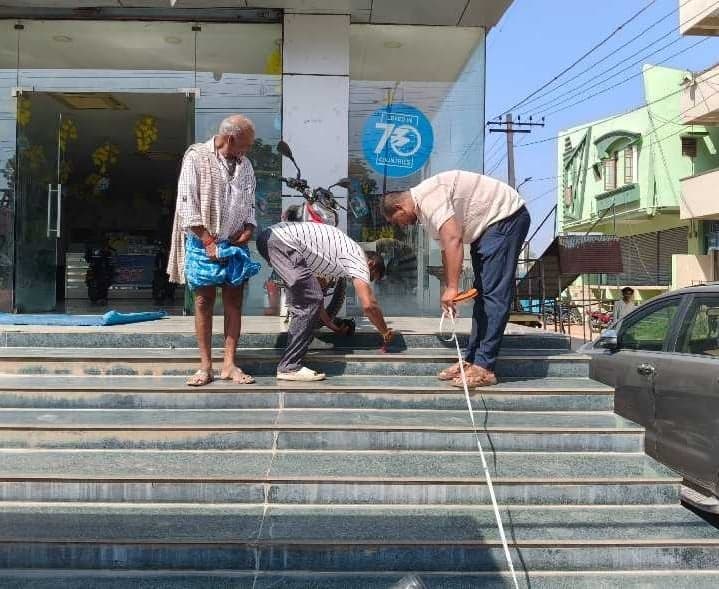 జమ్మిచేడు రోడ్డుపై ఆక్రమణల తొలగింపునకు కొలతలు - Udayam