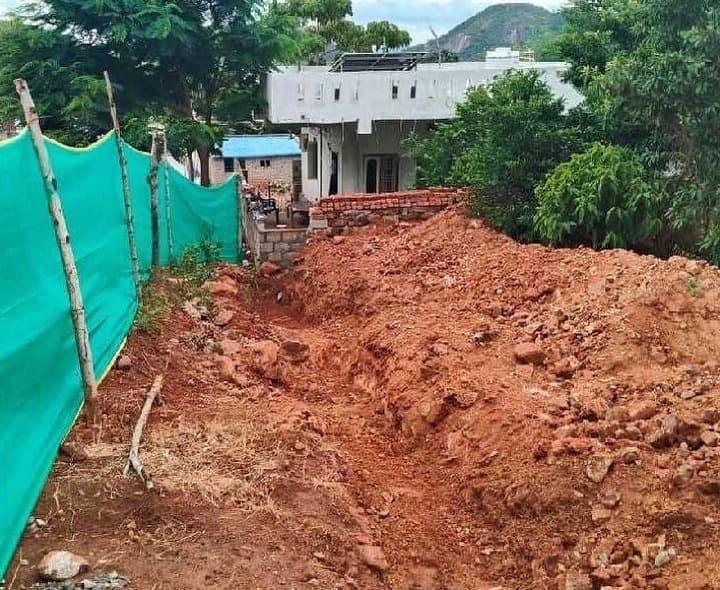 మామిడిపాలెం స్కూల్ స్థల ఆక్రమణలు తొలగించాలి: ఎమ్మెల్యే