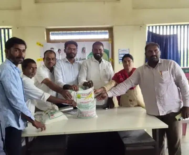 రాయితీ విత్తనాలను సద్వినియోగం చేసుకోవాలి - Udayam Digital
