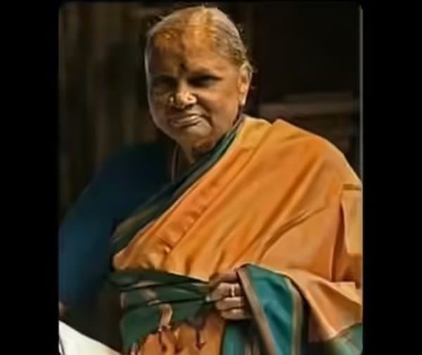 చెన్నమ్మకు అధికార లాంఛనాలతో అంత్యక్రియలు - Udayam Digital