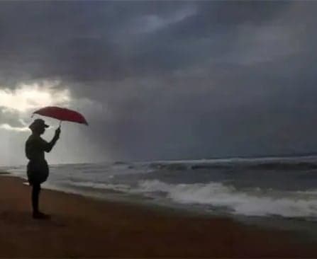బంగాళాఖాతంలో వాయుగుండం.. భారీ వర్షాలు - Udayam
