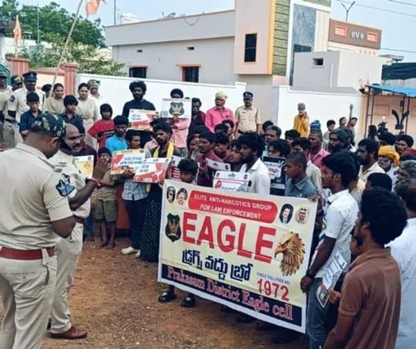 కాటికాపర్ల కాలనీలో కార్డెన్ సెర్చ్.. పోలీసుల అకస్మిక తనిఖీలు - Udayam Digital