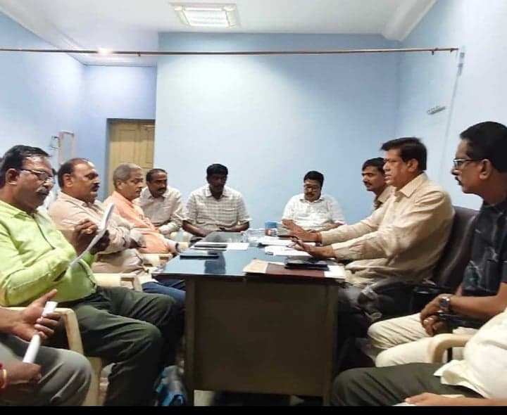 ఎన్నికల నిర్వహణపై రాజకీయ పార్టీలతో సమీక్ష - Udayam