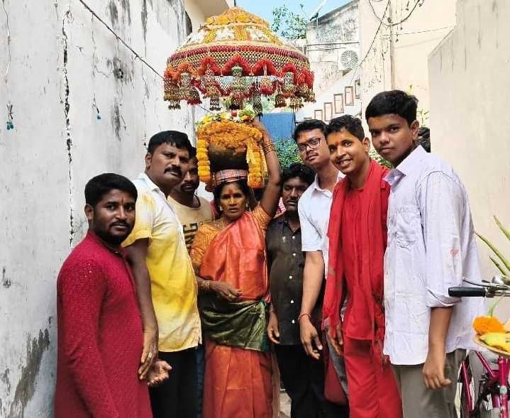 రాజాంలో బురదల పోలమ్మ ఊరేగింపు - Udayam