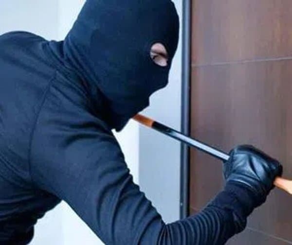 రైతు ఇంట్లో దొంగల బీభత్సం