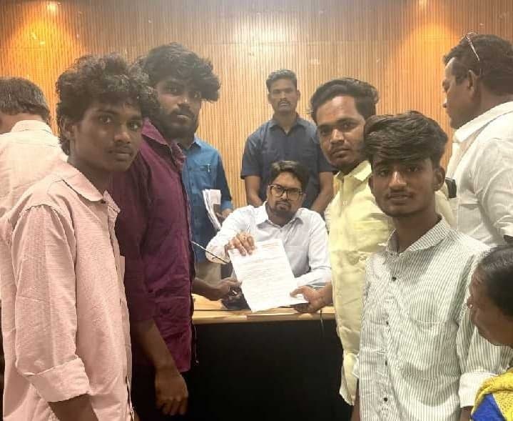 ప్రీ ప్రైమరీ సామగ్రి జాప్యంపై ఫిర్యాదు - Udayam