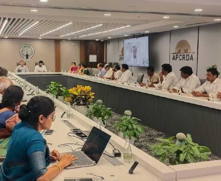 రాజధానిలో ఎఫ్ఎస్ఐపై స్పష్టత ఇవ్వాలని డిమాండ్ - Udayam