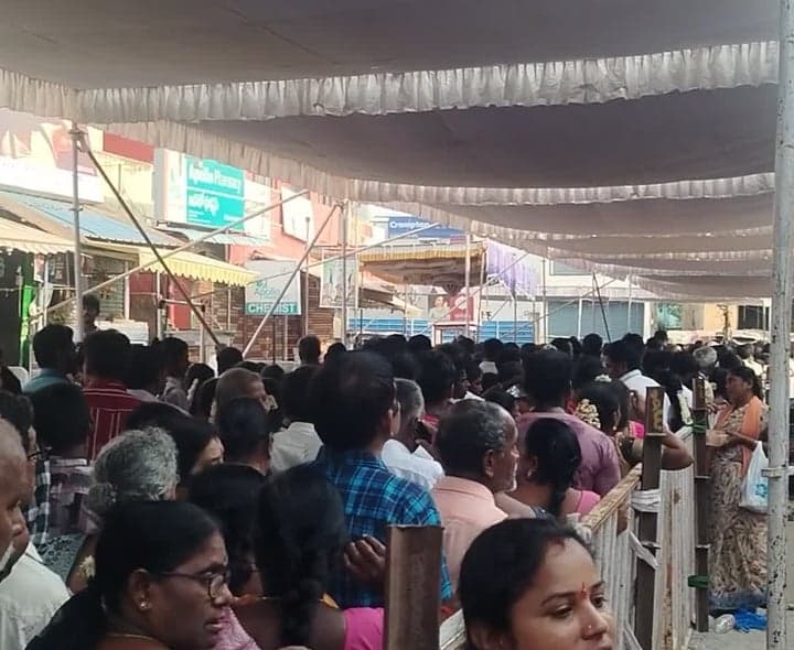 వెంకటగిరిలో పోలేరమ్మ దర్శనానికి 2 గంటలు - Udayam