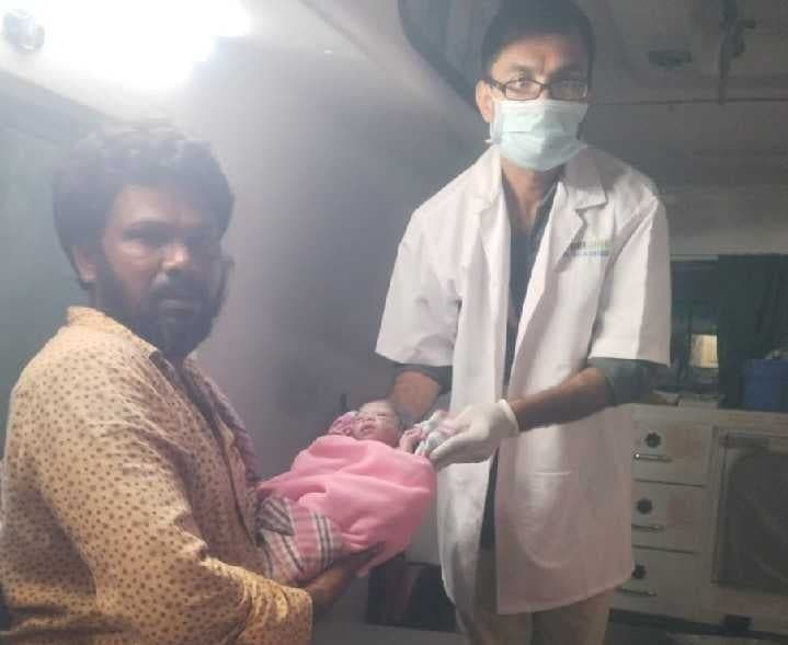 108 అంబులెన్స్లో గర్భిణీకి ప్రసవం.. మగబిడ్డ - Udayam