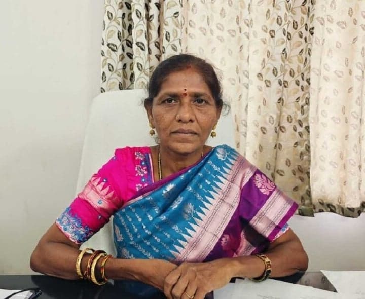 వర్షాల వేళ జాగ్రత్తగా ఉండాలి: డీఎంహెచ్ఓ - Udayam