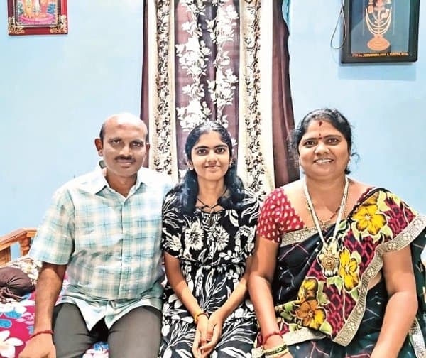 లక్ష్యాన్ని ముద్దాడిన శ్రావ్య - Udayam Digital