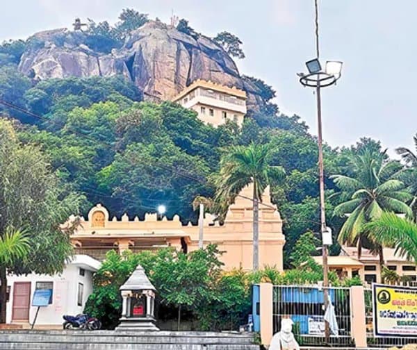 సోమేశ్వర ఆలయ ఆదాయానికి గండి