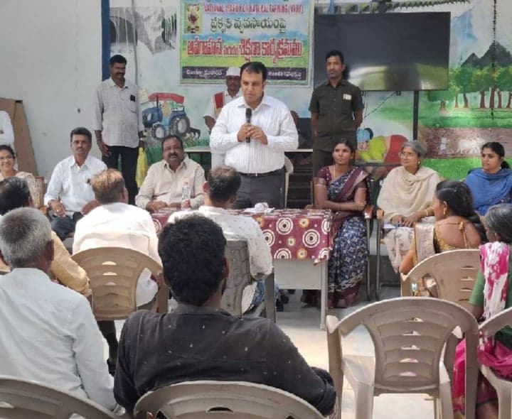 ప్రకృతి వ్యవసాయంపై రైతులకు కలెక్టర్ అవగాహన - Udayam