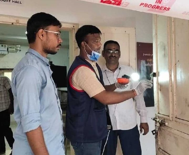 గుంటూరు కోర్టులో చోరీ - Udayam