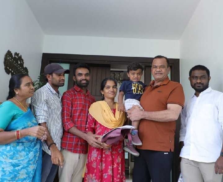 శిశువు వైద్యానికి రూ.2 లక్షల సాయం: మంత్రి - Udayam