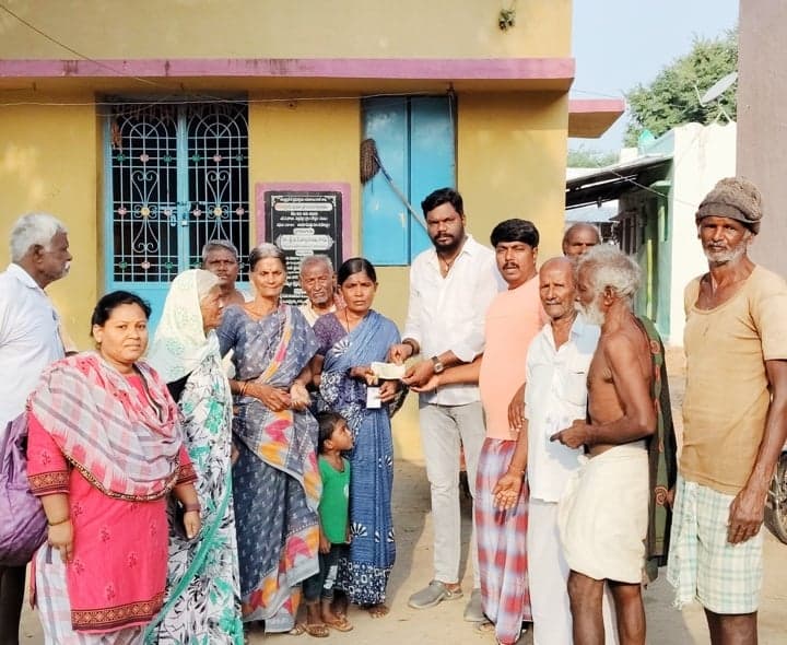 రొద్దం మండలంలో పింఛన్ల పంపకం - Udayam