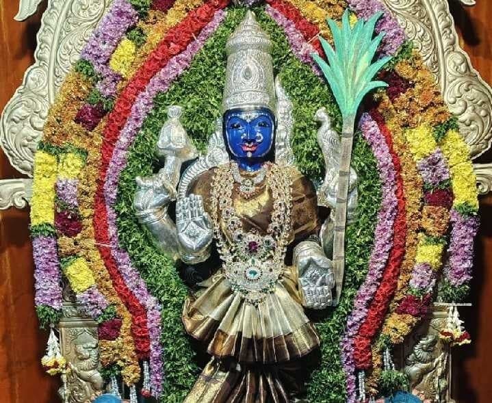 లలితా త్రిపుర సుందరిగా వాసవి అమ్మవారు - Udayam