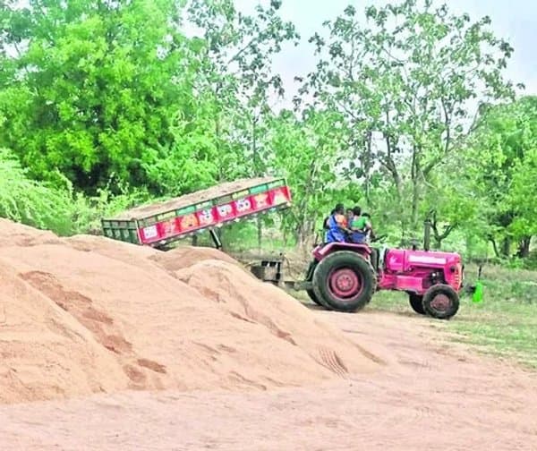 నిజాంపూర్లో ఇసుక దందా: అనుమతులేవీ?