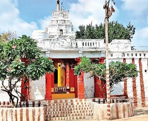 రంగనాయక స్వామి ఆలయ భూముల ఆక్రమణ - Udayam