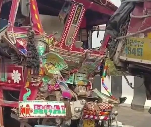 శివ్వంపేటలో లారీలు ఢీ