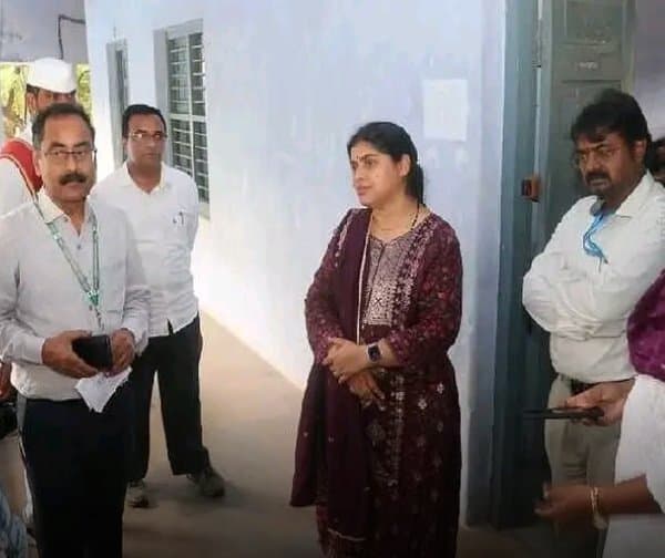 ప్రశాంతంగా ముగిసిన నీట్ పరీక్షలు: వరంగల్ కలెక్టర్ - Udayam Digital